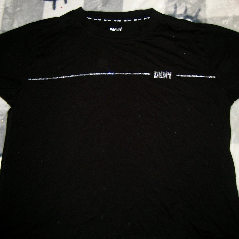 DKNY Black T-Shirt with Silver Detail🪩✨🖤